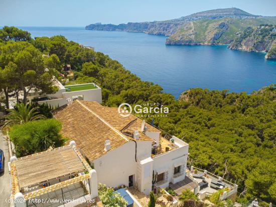 Villa en primera línea en venta en Jávea con increíbles vistas - ALICANTE