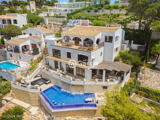 Villa en primera línea en venta en Jávea con increíbles vistas - ALICANTE