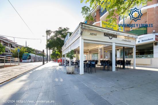 Venta por jubilación, de local + cafetería + restaurante en Armilla, frente a la parada del Metro.