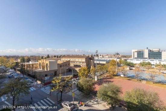  MAGNÍFICA INVERSIÓN!!! Gran piso con vistas despejadas y plaza de aparcamiento!!! - GRANADA 