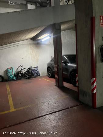 PLAZA DE GARAJE COCHE MEDIANO EN TERESA HERRERA-ZONA ENSANCHE - A CORUÑA