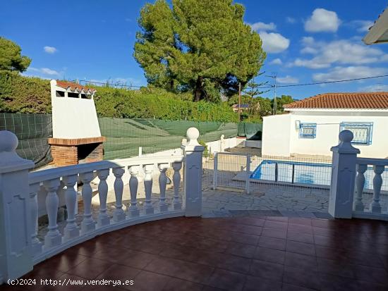 Bnita casa típica española, amplia, en planta baja con jardín y piscina, con HUTTE - TARRAGONA