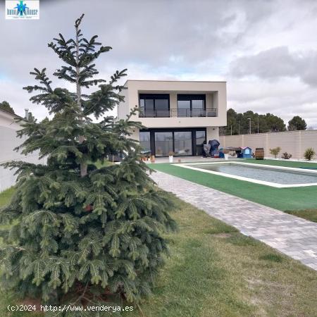 INMOHOUSE VENDE CHALET DE LUJO EN URBANIZACION LOS PRADOS - ALBACETE