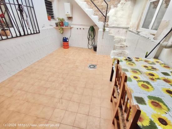 CASA EN EL CENTRO REDOVÁN PARA VIVIR, CON PATIO, TERRAZA.. ¡¡MUY ECONOMICA, VISITELA SIN COMPROMI