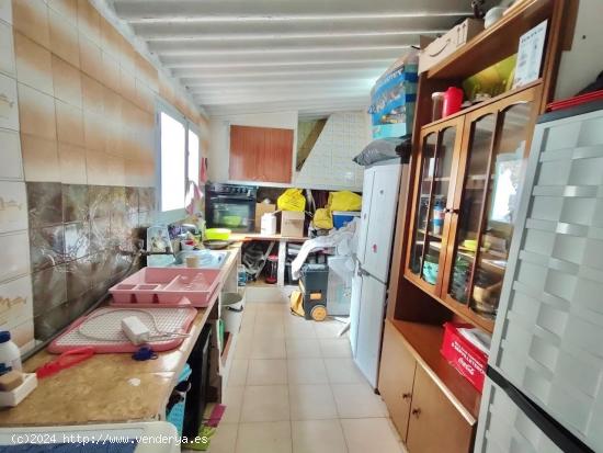 CASA EN EL CENTRO REDOVÁN PARA VIVIR, CON PATIO, TERRAZA.. ¡¡MUY ECONOMICA, VISITELA SIN COMPROMI