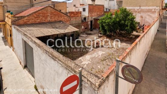 Oportunidad Única: Solar Esquinero de 242m² en Rocafort - VALENCIA