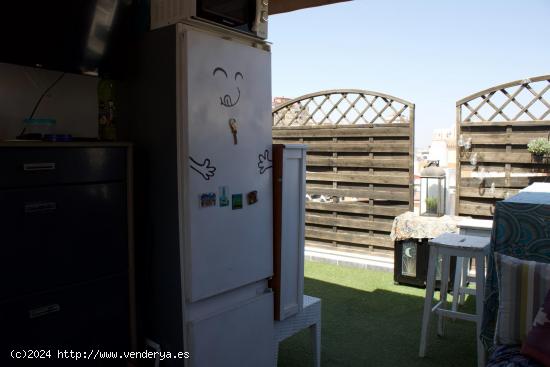 Fantástica casa de 4 plantas, reformada, a 500 metros de la Playa en Málaga - MALAGA