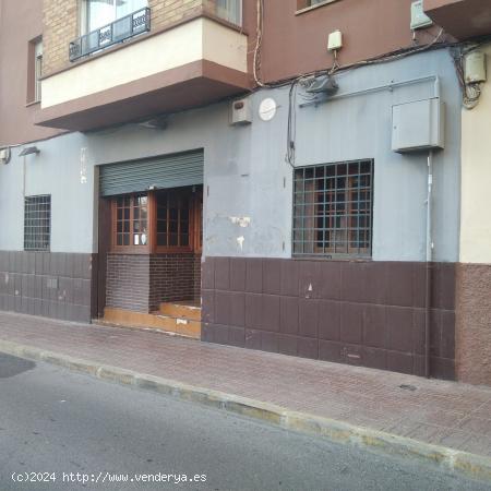 Local comercial con salida de humos junto a plaza. - CASTELLON