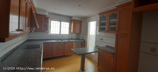 Excelente vivienda en pleno centro de la ciudad con garaje - CASTELLON