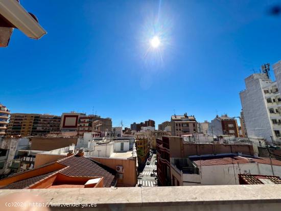 Extraordinario ático dúplex con dos plazas de garaje en el centro de Castellón - CASTELLON