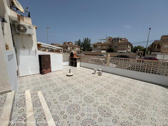 Bungalow bajo en esquina, TORREBLANCA, piscina comunitaria - ALICANTE