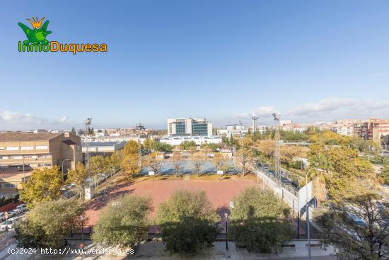 MAGNÍFICA INVERSIÓN!!! Gran piso con vistas despejadas y plaza de aparcamiento!!! - GRANADA