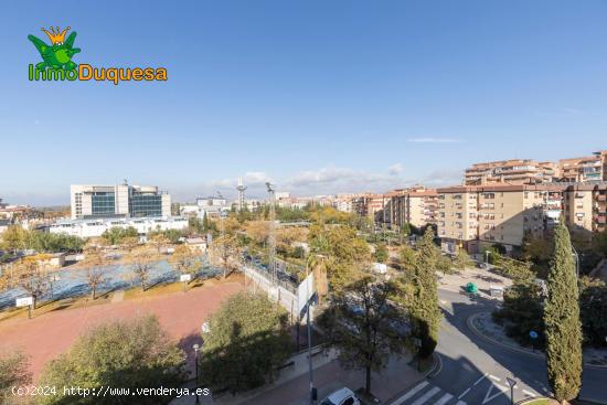 MAGNÍFICA INVERSIÓN!!! Gran piso con vistas despejadas y plaza de aparcamiento!!! - GRANADA