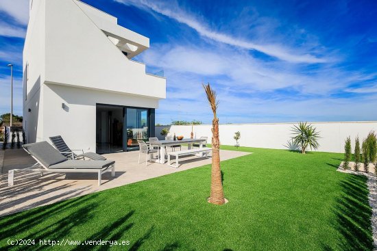 Villa en venta a estrenar en Pilar de la Horadada (Alicante)