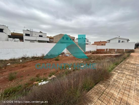 SE VENDE PARCELA EN ZONA VISTAHERMOSA - CACERES