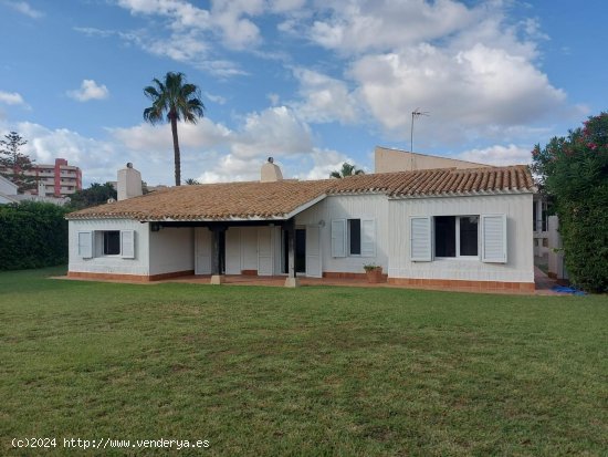 Villa en venta en La Manga del Mar Menor (Murcia)