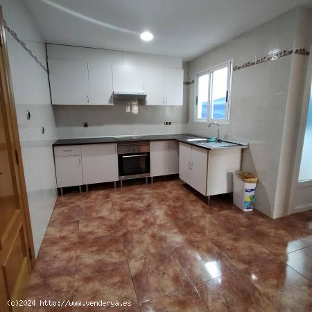 CASA INDEPENDIENTE Y LOCAL COMERCIAL COMUNICADOS EN VENTA - CASTELLON