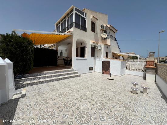  BUNGALOW BAJO EN ESQUINA CON 50M2 DE PARCELA, EN TORREBLANCA CON PISCINA COMUNITARIA - ALICANTE 