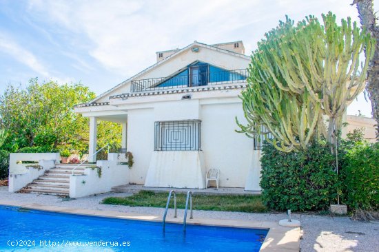 Villa en venta en Orihuela (Alicante)