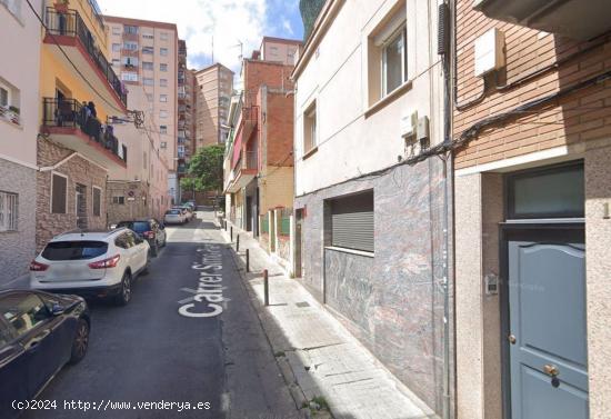 Se vende piso OKUPADO en Badalona (Barcelona) - BARCELONA