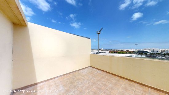 ¡Espectacular Piso en Venta en Arrecife: Ubicación Ideal y Confort Garantizado! - Arrecife