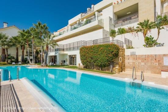 Impresionante ático dúplex con panorámicas vistas al mar en Los Monteros Hills, Marbella - MALAGA