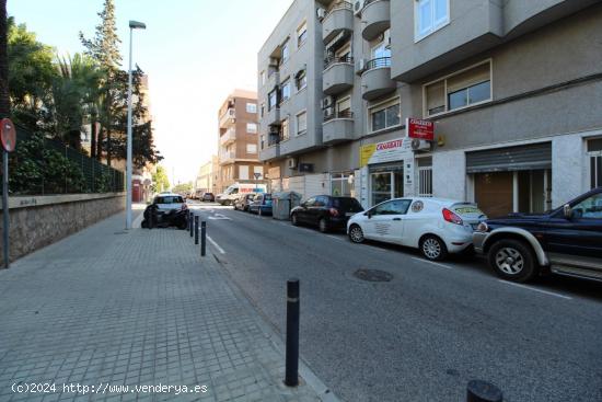 LOCAL CON MUCHO PASO DE GENTE, FRENTE A COLEGIO - ALICANTE