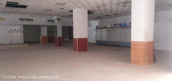 Se alquila enorme local comercial en La Flota - MURCIA