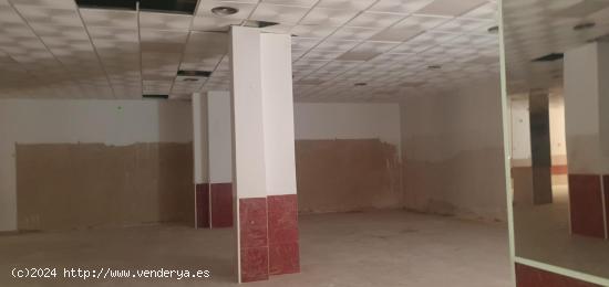 Se alquila enorme local comercial en La Flota - MURCIA