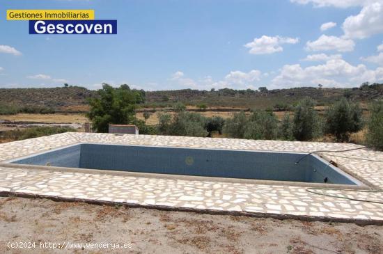 VIVIENDA RUSTICA, PLANTA BAJA, CON TERRENO, HUERTA Y PISCINA. - CACERES