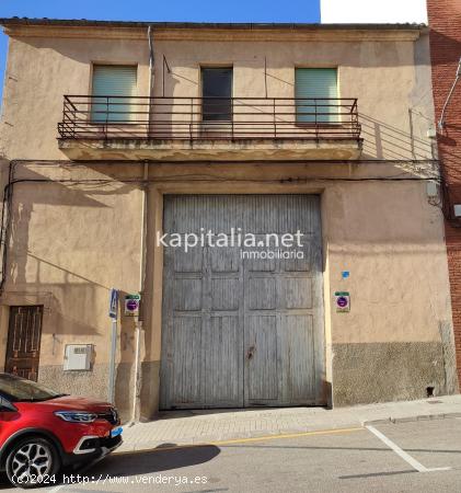 CASA CON GARAJE A LA VENTA EN BANYERES DE MARIOLA. - ALICANTE