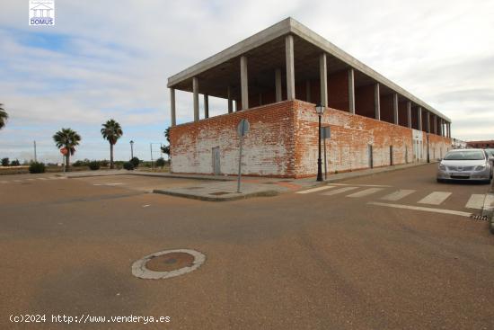 Venta conjunta de 14 locales en Valdelacalzada - BADAJOZ