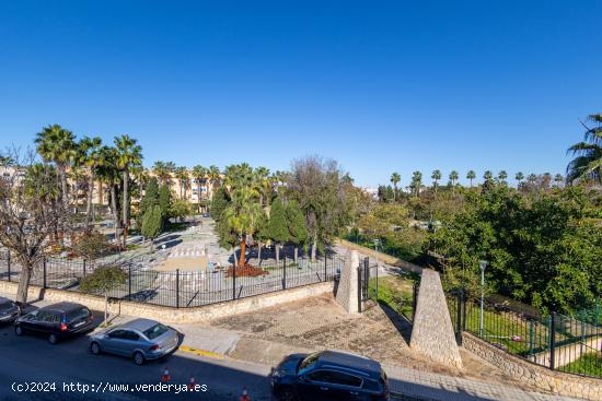 PISO MUY LUMINOSO DE TRES HABITACIONES CON AZOTEA PRIVATIVA - CADIZ