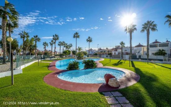 Se vende adosado en Mirador De Los Altos - ALICANTE