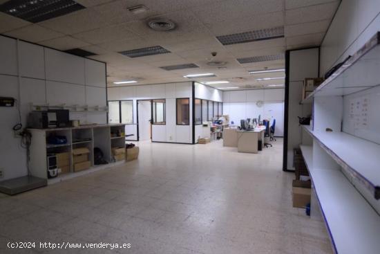 Local comercial en venta con rentabilidad en calle Madrazo - Barcelona - BARCELONA