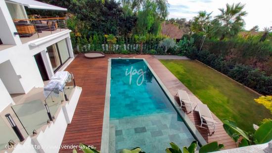 Villa Rosario: Elegancia y Modernidad en un Oasis de Lujo y Confort - MALAGA