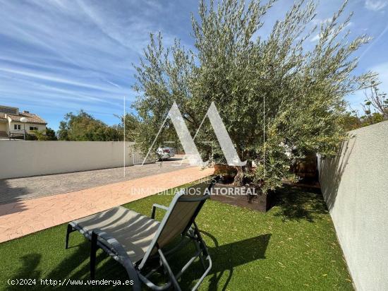 CHALET ADOSADO EN PRIMERA LINEA DE GOLF - MURCIA