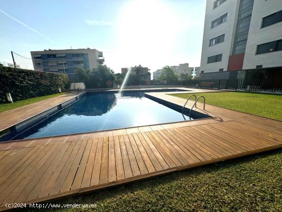 JUNTO AL AZUL DEL MEDITERRANEO CON GRAN TERRAZA Y ACCESO A PISCINA - TARRAGONA