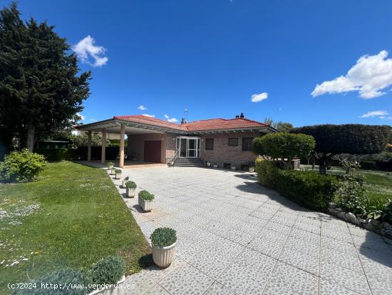  Chalet en venta en Urbanizacion El Zorongo - ZARAGOZA 