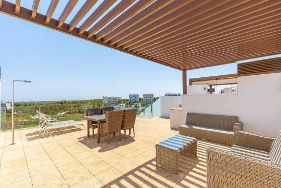 LAS COLINAS. ATICO CON SOLARIUM ENORME PRIVADO. 2 DORM. 2BAÑOS. GARAJE+TRASTERO. - ALICANTE