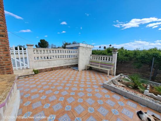 Casa de campo con gran terreno a 5 minutos de La Pobla Llarga - VALENCIA