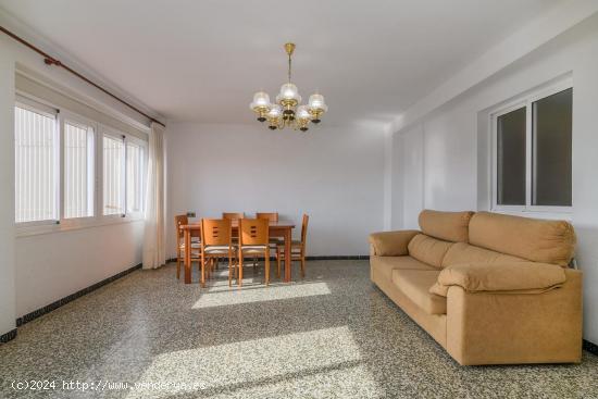 OPORTUNIDAD ÚNICA, CASA EN VENTA ZONA BARRIADA MIÓN!! - BARCELONA