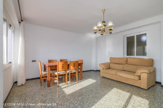 OPORTUNIDAD ÚNICA, CASA EN VENTA ZONA BARRIADA MIÓN!! - BARCELONA