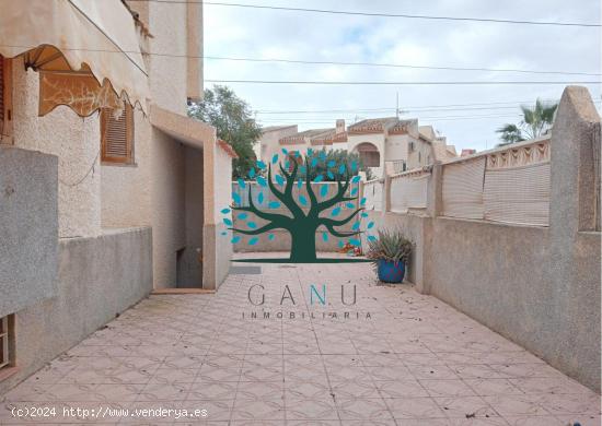 DÚPLEX DE ESQUINA CON SÓTANO EN PLAYAGRANDE - MURCIA