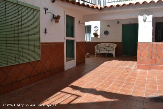 casa en pleno centro de Talará con 300 metros - GRANADA