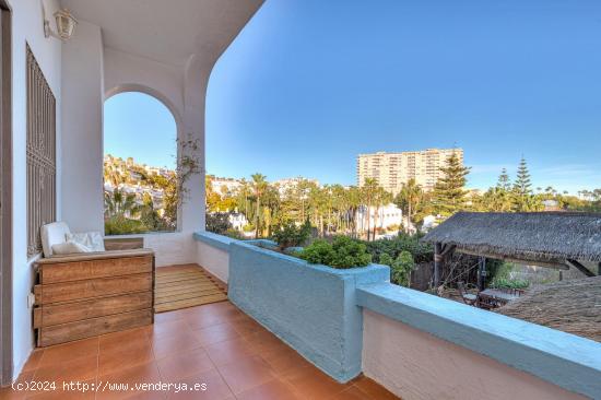  ADOSADO CON VISTAS AL MAR EN TORREQUEBRADA CON AMPLIA TERRAZAS - MALAGA 