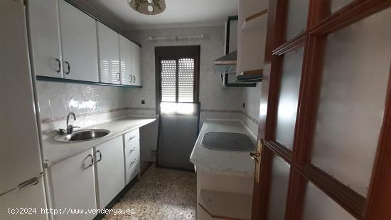 CASABANCO  VENDE  PISO  DE CUATRO DORMITORIOS EN BADAJOZ - BADAJOZ