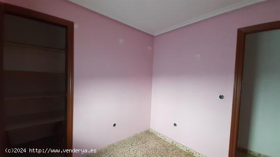 CASABANCO  VENDE  PISO  DE CUATRO DORMITORIOS EN BADAJOZ - BADAJOZ