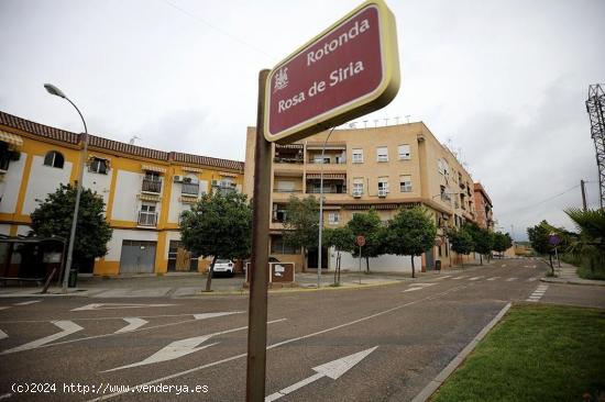 Piso con vistas a la Asomadilla y a 2 minutos del Polideportivo del Naranjo - CORDOBA