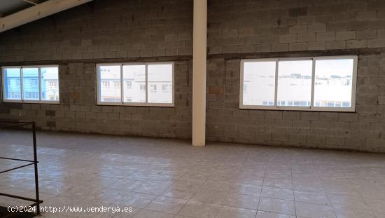 Nave comercial 1000 m2 en Poligono de La Grela. - A CORUÑA